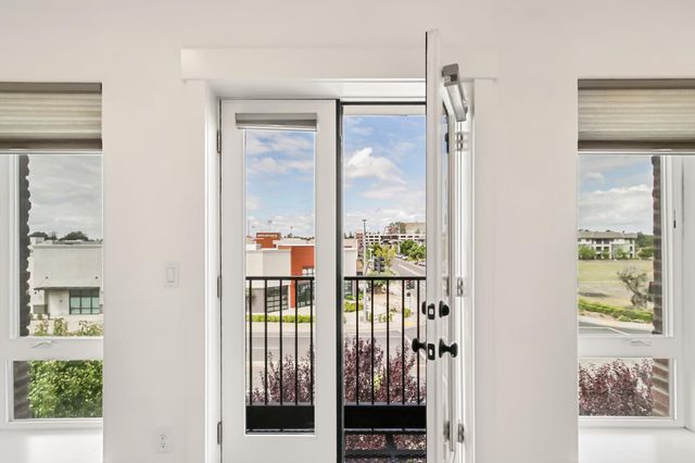 3501 Crocker Dr, Sacramento, CA 95818