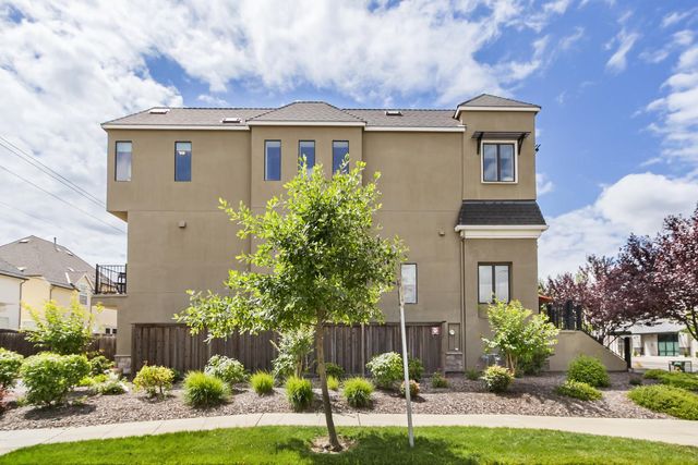 3501 Crocker Dr, Sacramento, CA 95818