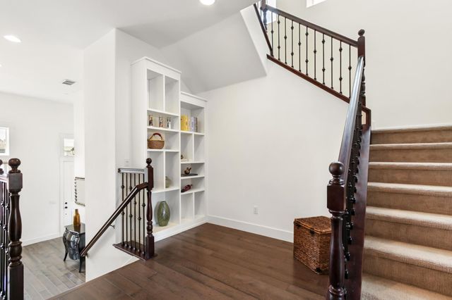 3501 Crocker Dr, Sacramento, CA 95818