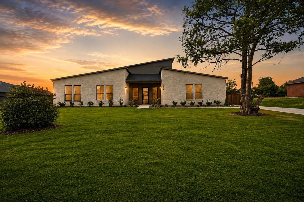 2634 Bainbridge Drive, Dallas, TX 75237 — photo 2