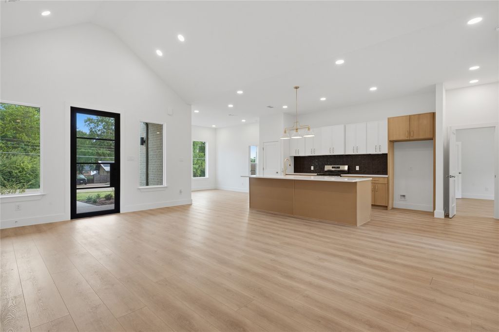 2634 Bainbridge Drive, Dallas, TX 75237 — photo 4
