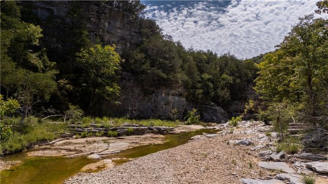 505 Clabber Creek Lane, Yellville, AR 72687