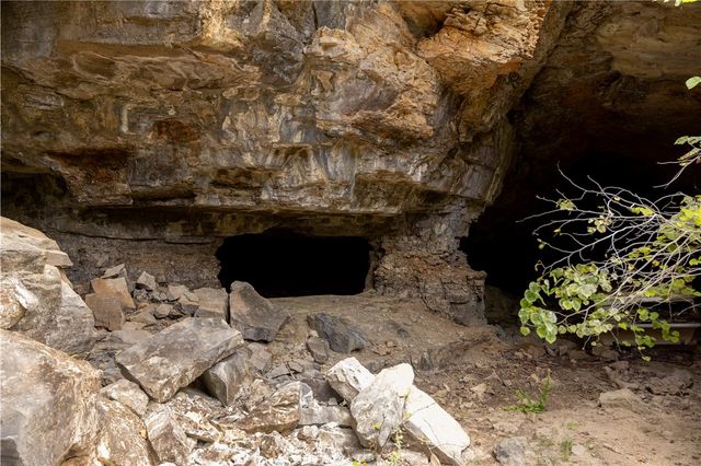 505 Clabber Creek Lane, Yellville, AR 72687