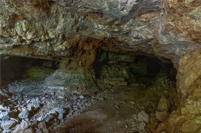 505 Clabber Creek Lane, Yellville, AR 72687