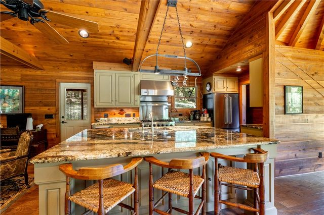 505 Clabber Creek Lane, Yellville, AR 72687