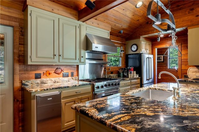 505 Clabber Creek Lane, Yellville, AR 72687