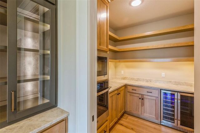 17020 Earnshaw Street, Overland Park, KS 66221