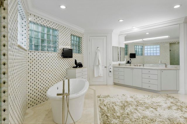 6949 Lake Estates Court, Boca Raton, FL 33496