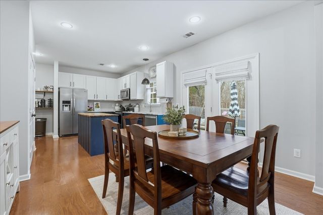 212 Wyburn Pl, Burns, TN 37029