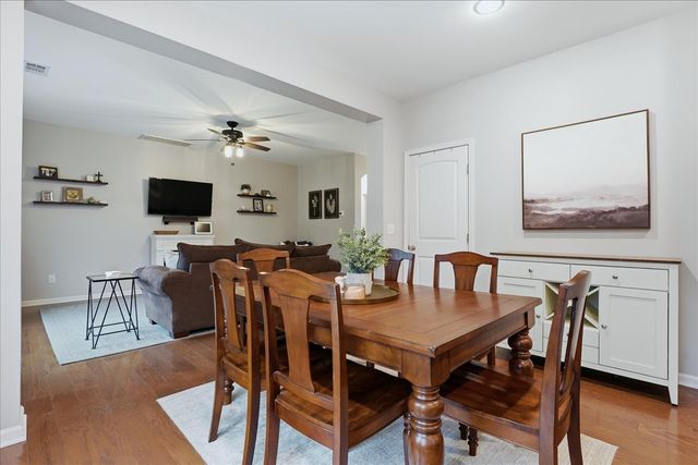 212 Wyburn Pl, Burns, TN 37029