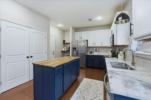 212 Wyburn Pl, Burns, TN 37029