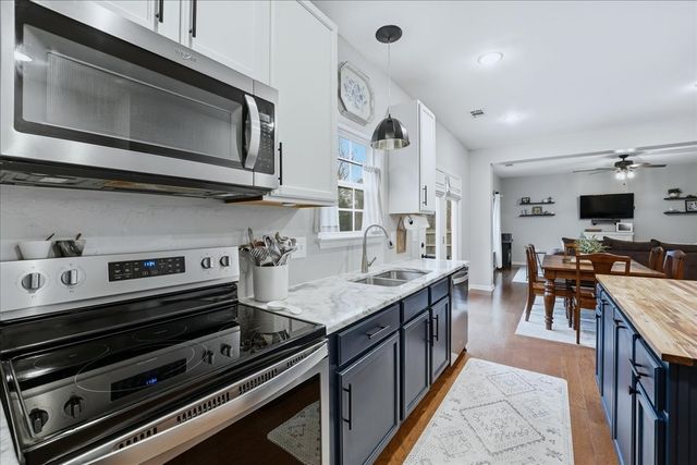 212 Wyburn Pl, Burns, TN 37029