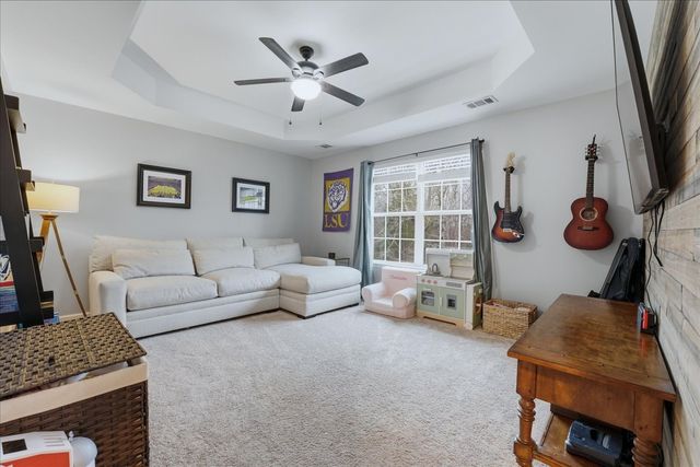 212 Wyburn Pl, Burns, TN 37029