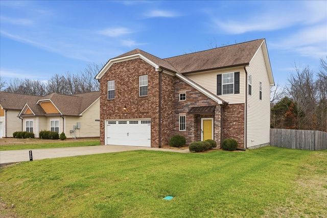 212 Wyburn Pl, Burns, TN 37029