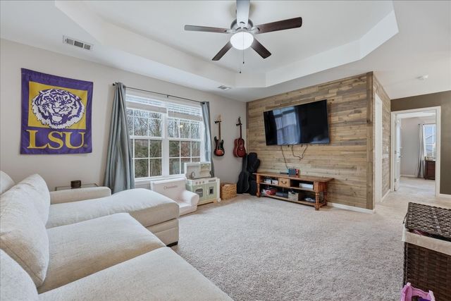 212 Wyburn Pl, Burns, TN 37029