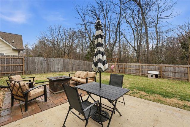 212 Wyburn Pl, Burns, TN 37029