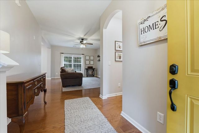 212 Wyburn Pl, Burns, TN 37029