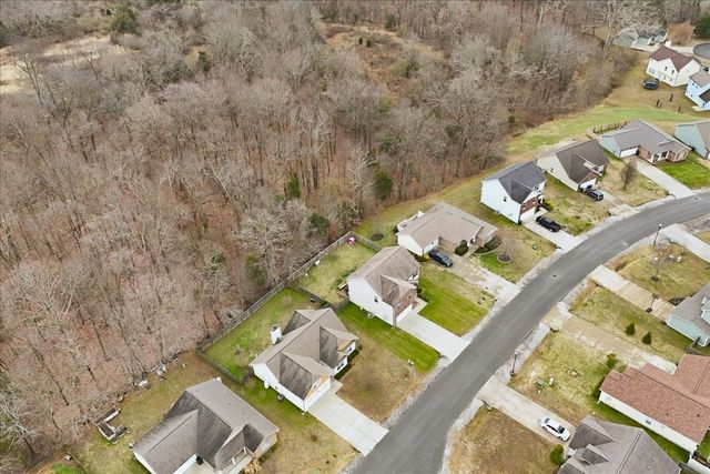 212 Wyburn Pl, Burns, TN 37029