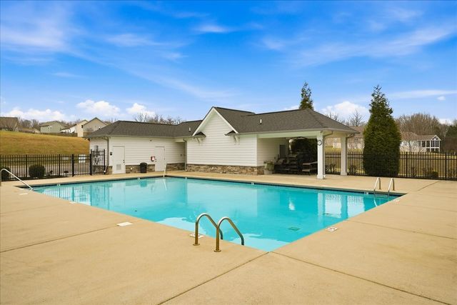 212 Wyburn Pl, Burns, TN 37029