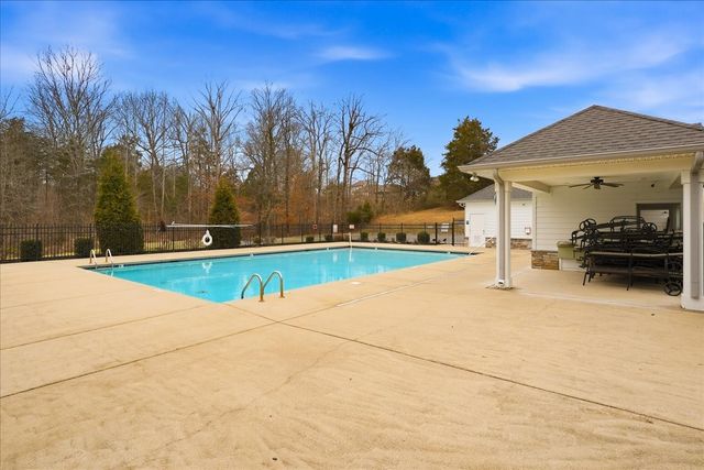 212 Wyburn Pl, Burns, TN 37029