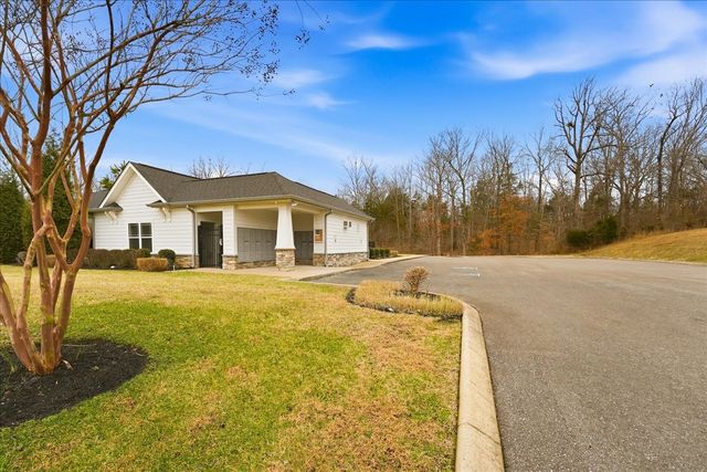 212 Wyburn Pl, Burns, TN 37029