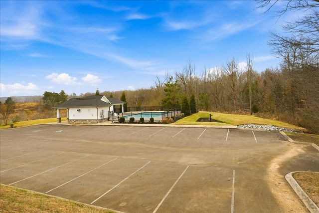 212 Wyburn Pl, Burns, TN 37029