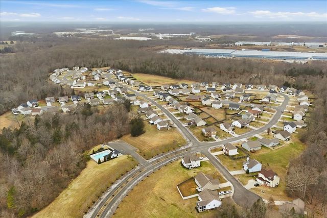 212 Wyburn Pl, Burns, TN 37029