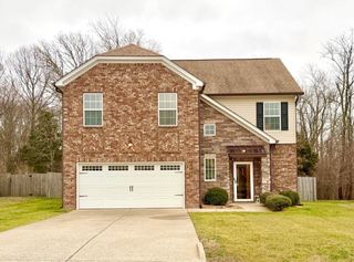 212 Wyburn Pl, Burns, TN 37029