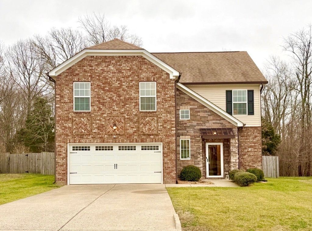 212 Wyburn Pl, Burns, TN 37029