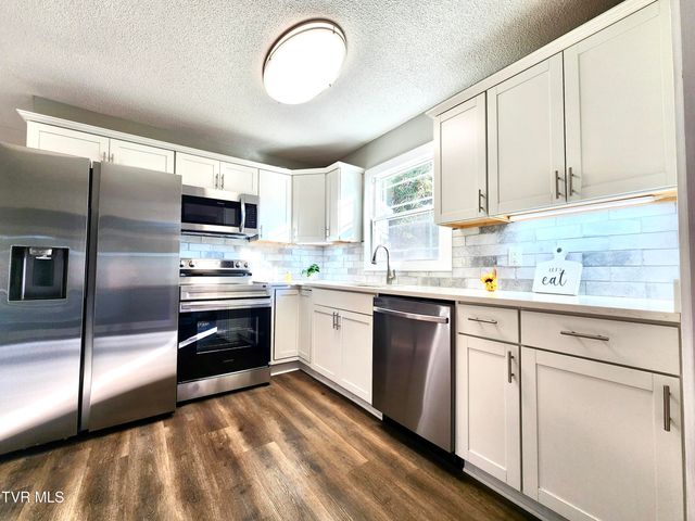 111 Woodland Circle, Jonesborough, TN 37659
