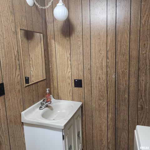 10 HOMESTEAD Drive, Mt Vernon, IL 62864