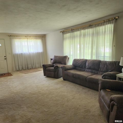 10 HOMESTEAD Drive, Mt Vernon, IL 62864