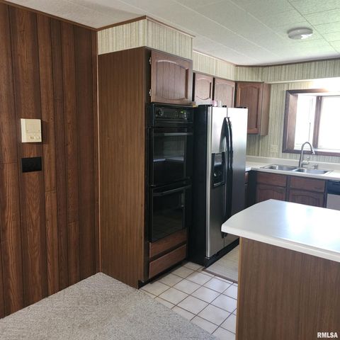 10 HOMESTEAD Drive, Mt Vernon, IL 62864