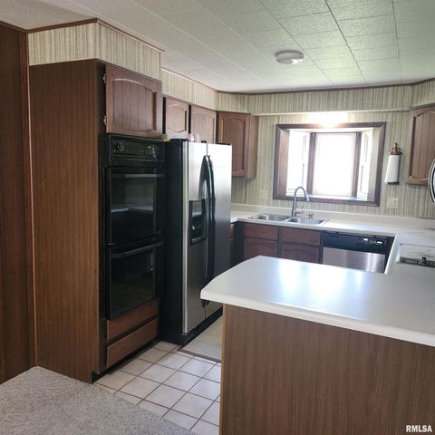 10 HOMESTEAD Drive, Mt Vernon, IL 62864