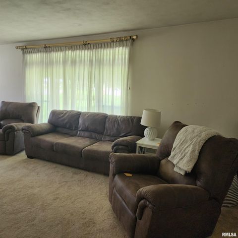 10 HOMESTEAD Drive, Mt Vernon, IL 62864