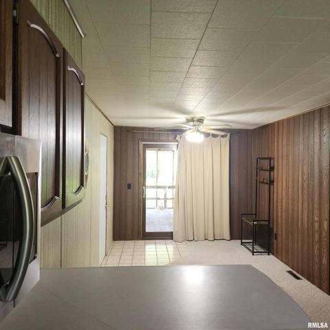 10 HOMESTEAD Drive, Mt Vernon, IL 62864