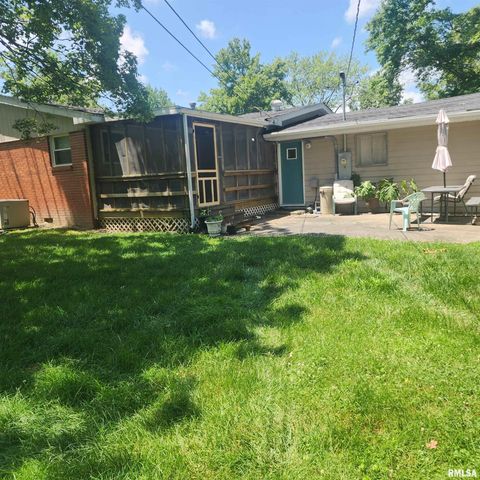 10 HOMESTEAD Drive, Mt Vernon, IL 62864