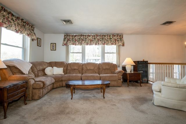 3 Anne Dr, Peabody, MA 01960