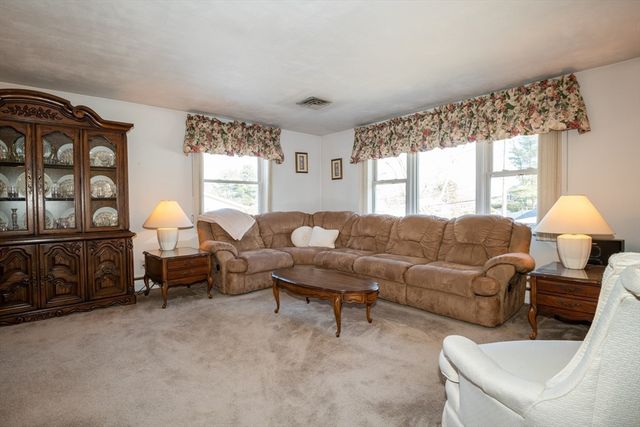 3 Anne Dr, Peabody, MA 01960