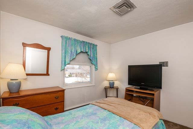 3 Anne Dr, Peabody, MA 01960