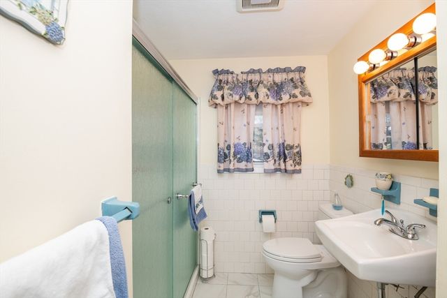 3 Anne Dr, Peabody, MA 01960