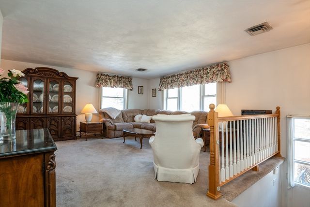 3 Anne Dr, Peabody, MA 01960