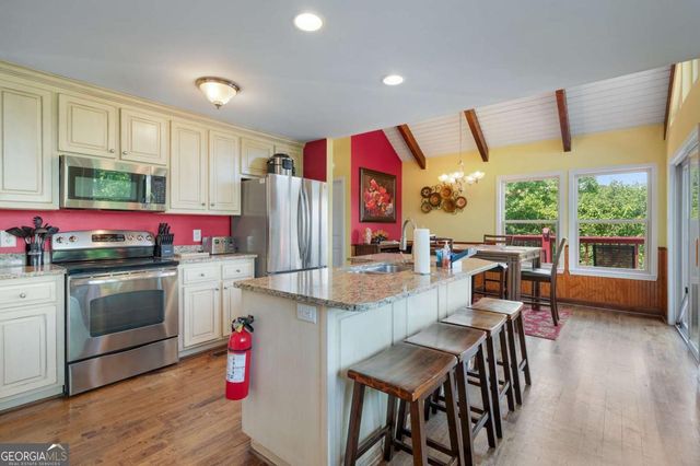 561 Summit Lane, Ellijay, GA 30540
