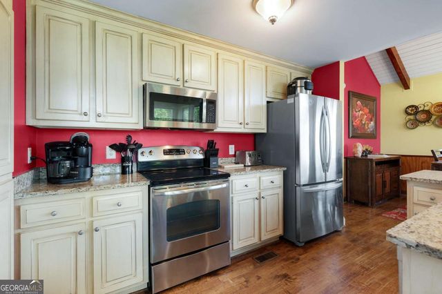 561 Summit Lane, Ellijay, GA 30540