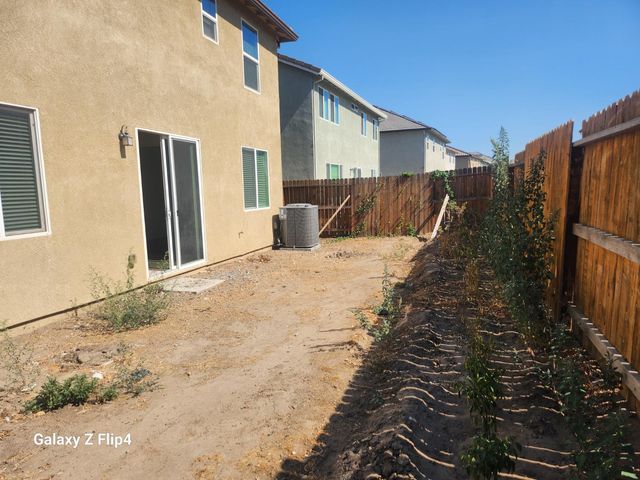 1476 Meridian St, Manteca, CA 95337