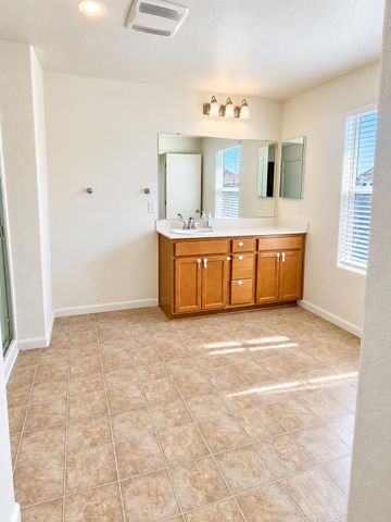 1476 Meridian St, Manteca, CA 95337