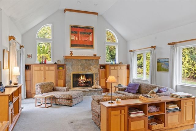 4 Hazelwood Circle, Andover, MA 01810