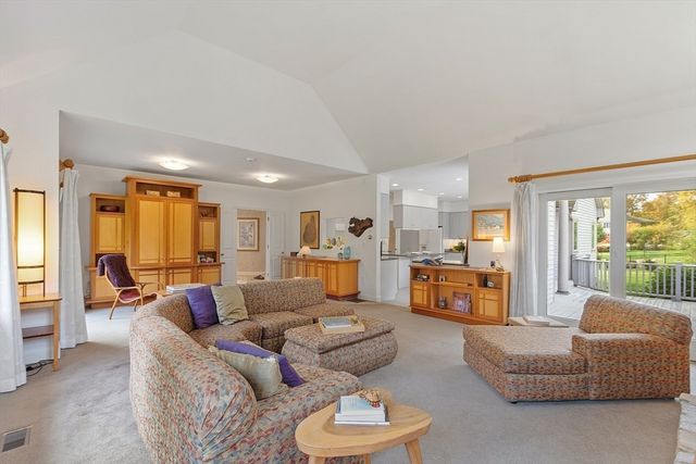 4 Hazelwood Circle, Andover, MA 01810