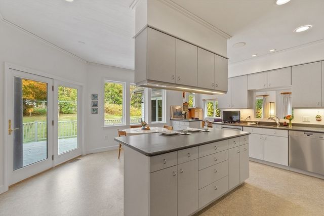 4 Hazelwood Circle, Andover, MA 01810