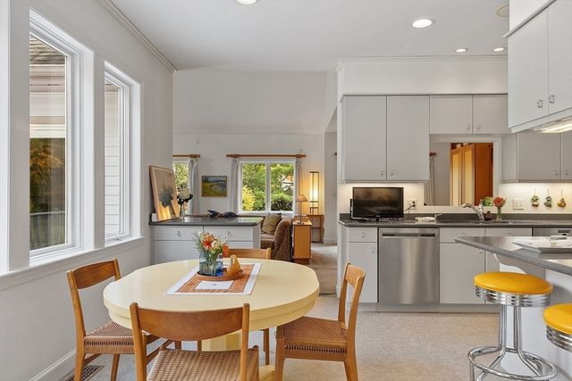 4 Hazelwood Circle, Andover, MA 01810